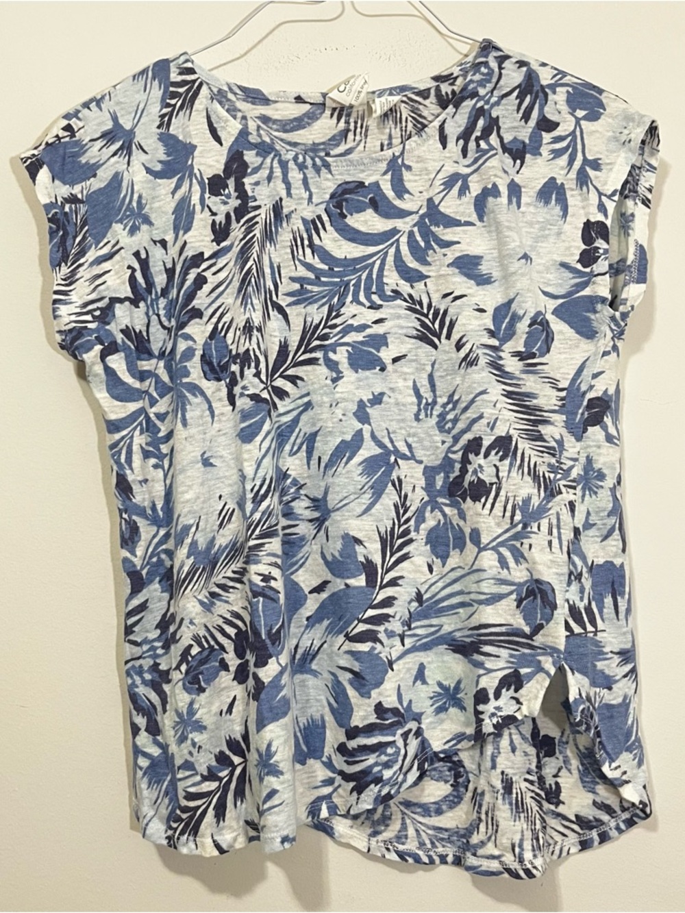 C&C California Womens 100% Linen Tee Sz L Blue Floral Short Cap Sleeve Coastal